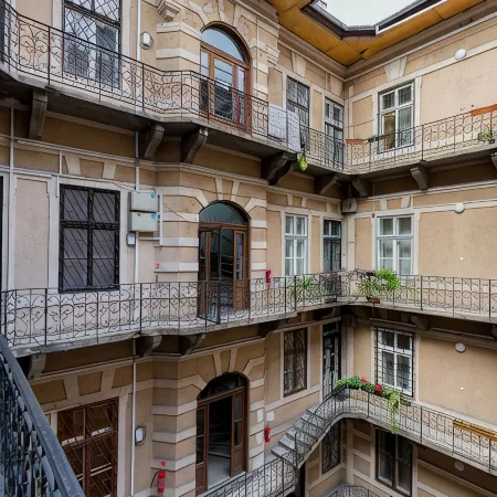 Central luxury apartment near the Danube with whirlpool