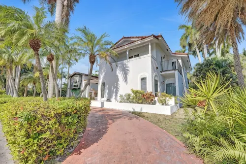 DREAM BEACH HOUSE With HEATED POOL - 4-Star