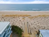 7-Bedroom House in Charming Spray Beach with WiFi, AC. Oceanside Sleeps 18 - 3-Star