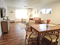 A Cozy House, close to UO Hayward Field, M.Knighte Arena,  AUZ Stadium - 방갈로