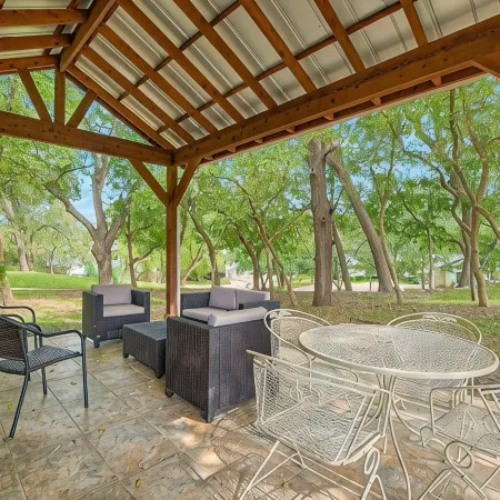 Cottage Near Lake Austin Отели рядом с достопримечательностью «Озеро Трэвис»