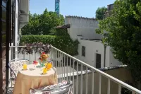 'Palazzo Rossi' Apartment 1A in the old town with balcony, FREE PARKING and WiFi - 3 stjerner