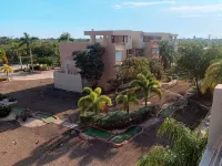 Spacious 3 bedrooms penthouse, near Combate Beach: Pools, Fun & Amazing Sunsets Hotéis em Pole Ojea
