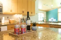 Relaxing Neighborhood Close To Trails, Parks, Lakes, Shops, Restaurants & More!