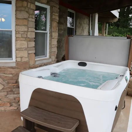 Wrap Around Decks w/Beautiful View & Hot Tub