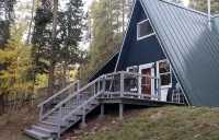 Mountain Bliss is a Quiet Mountain Retreat, Sleeps 6, Hot Tub, Pet Friendly