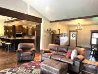 Beautiful Country Home with Large Covered Porch - Boutique