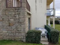Beautiful newly furnished beachfront apartment Hotéis em Guidel