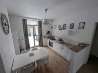 En Hypercentre, au Calme, Avec Cour Privative Aménagée, Appartement Rénové - 2-Star