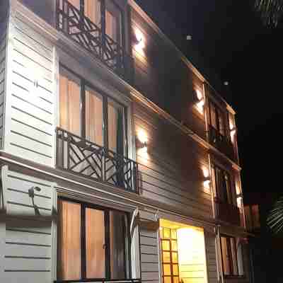 Chogo Hotel Exterior