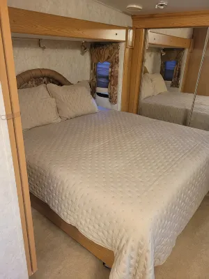 Smokey Mountain hideaway camper with waterfall - 2-Star