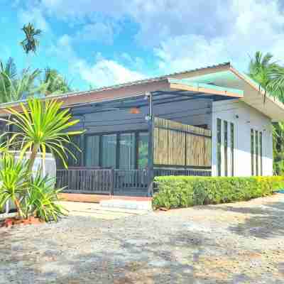 Amantra Homestay & Village Hotel Exterior
