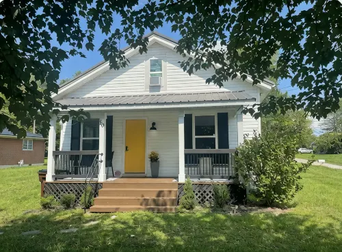 Modern 3Bed 2Bath, Short Drive to Rrg, Walk to Stores and Restaurants! So Clean!