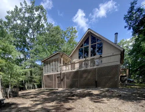 Peaceful Pines, luxury 4-bed, mid-century cabin