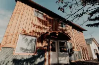 Relax in "Big Sky" Style just 3 blocks from the Symes Mineral Soaks! - 3-Star