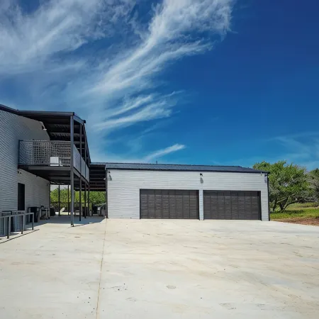 Xenia Creek Barndo l hot tub l pool l Valley Mills, Clifton, Waco, Gatesville