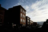 4 BD 2 BA Penthouse Historic Uptown Butte W/ Views