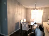 Modern renovated family friendly home close to beach and restaurants