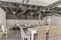 The Saban of Sherwood with a Pool located 0.9 miles from Bryant Denny Stadium - Homestays