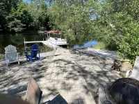 Winter Lakeside Retreat on Locke Lake — Stunning Views & Private Hot Tub - 홈스테이