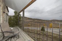 Stunning 3B/3B ski in/out mtn retreat w/ steam shower & Mountain View’s! - 무료 와이파이