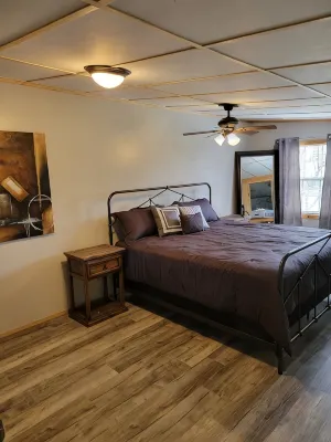 Whiskey Ridge Retreat a Cozy Pet and Family Friendly Getaway - 2-Star