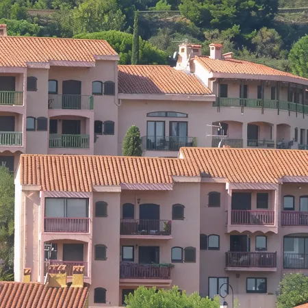 Collioure: beautiful apartment classified , quiet, swimming pool, garden, private parking