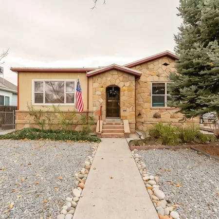 3 King Beds-Hot Tub-Firepit-Historic-Downtown