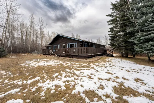 Enjoy a peaceful retreat and a fisherman's dream on Rock Creek! - シャレー