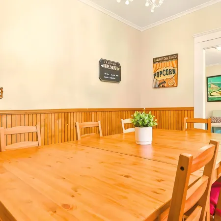Historic Bungalow: For Groups & Families Sleeps 11