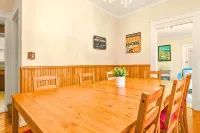 Historic Bungalow: For Groups & Families Sleeps 11