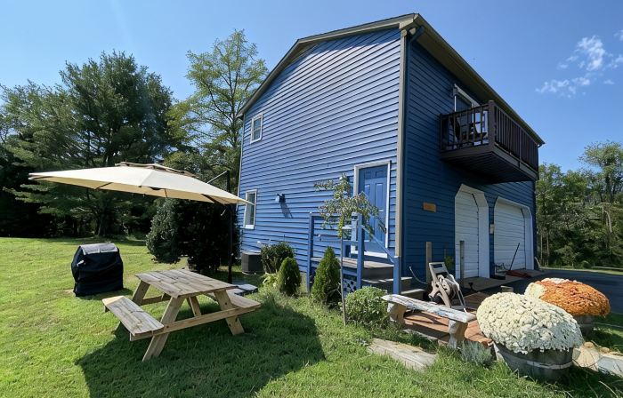 Vineyard Carriage House with High Speed Internet.