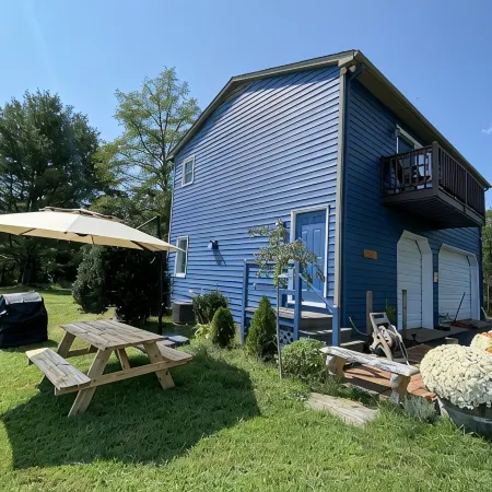 Vineyard Carriage House with High Speed Internet.
