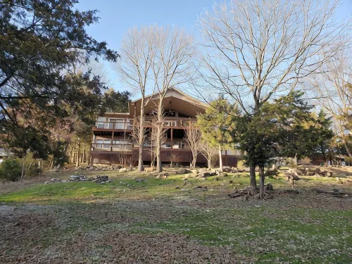 Fox Den- MAGNIFICENT Lake View! 5 minute walk or drive to shoreline!