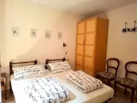 Welcoming cozy apartment in a quaint medieval village