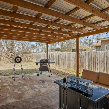 Stay Local - Gameroom near Amphitheater and Baseball