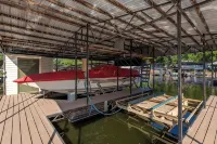 Lakefront Retreat w/ Private Dock & Large Deck – Family-Friendly Fun! - Homestays