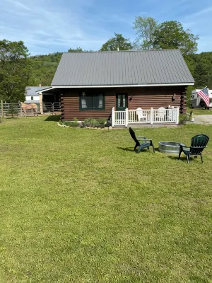 Cozy Vermont Cabin at Trail End Ranch! the Best of VT is All Around You!