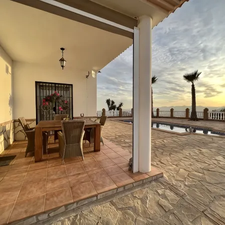"CasaBlanca" Rural Villa with pool and barbecue.