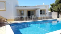 House with garden, private pool and bbq