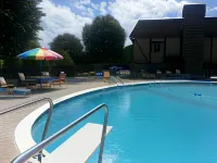 Highland Manor Inn - Pools