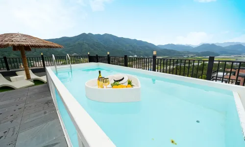 Cheongdo Casa Loma Pool Villa - parking