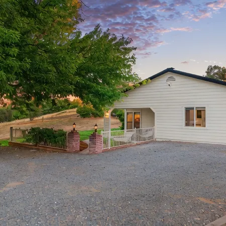 Mid Century Modern Escape 4 Br w/ Pool - 1.7 acres