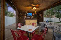 The Beachcomber - Lubbock, TX with an Island Flair! - บังกะโล