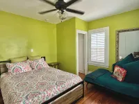Cozy cottage minutes from beaches, historic downtown, and vibrant arts district! - 2-نجوم