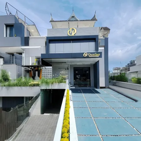 Double D Guesthouse Syariah Отели в г. Букиттинги
