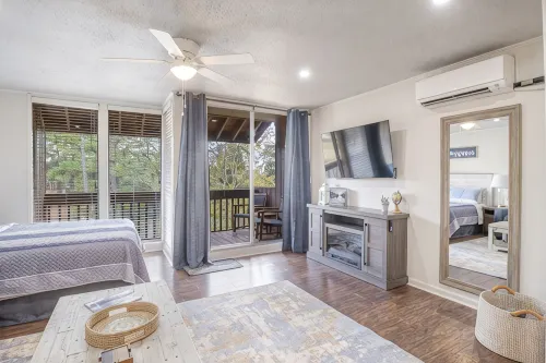 Unforegettable 19th Hole Condo - Steps from the Country Club & Golf - Pets OK!