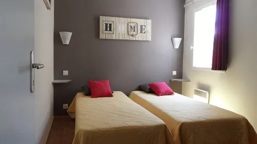 A Mazet at the Foot of the Alpilles (2 Stars) - 2-Star