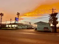 Amelia's Landing - parking