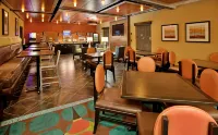 Holiday Inn Express & Suites NORTH KANSAS CITY by IHG - parking